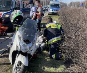Sezon wypadków na motocyklach rozpoczęty. Ten motocyklista trafił na smarta 