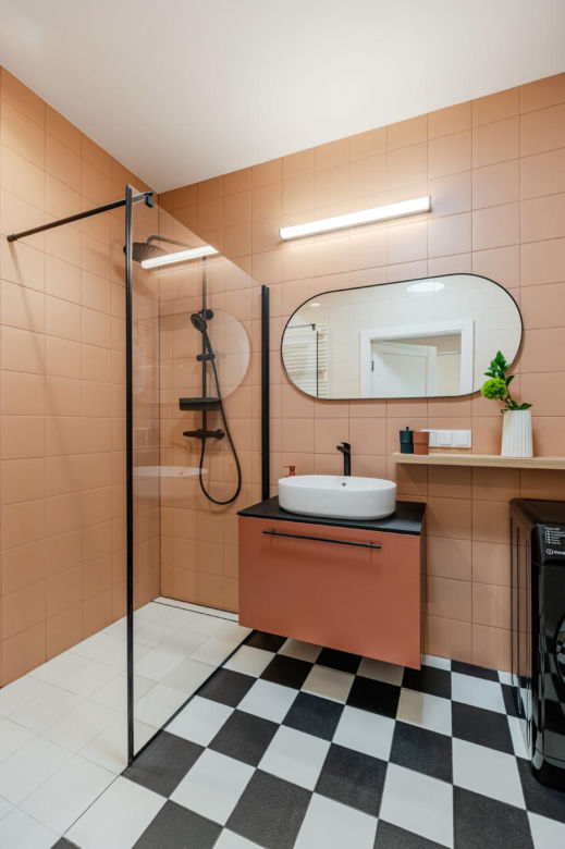Kolorowe mieszkanie w stylu kalifornijskiego modernizmu