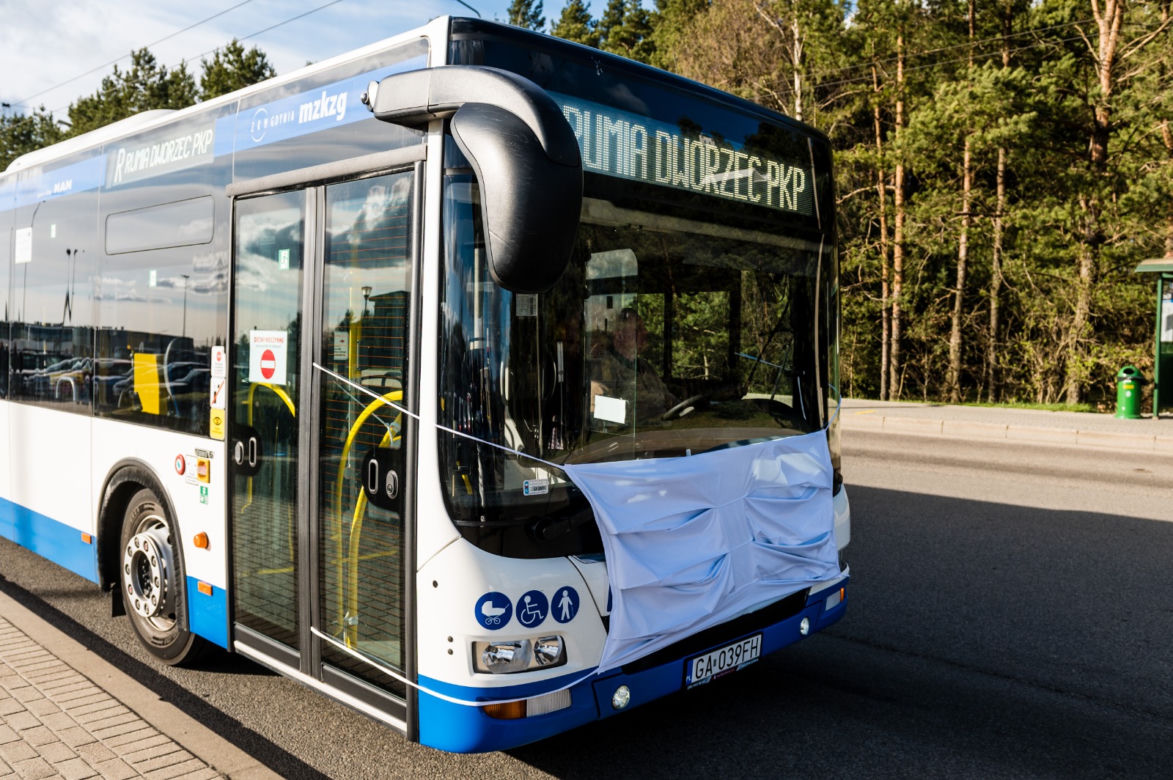 Autobusy w Gdyni, zachęcają do noszenia maseczek