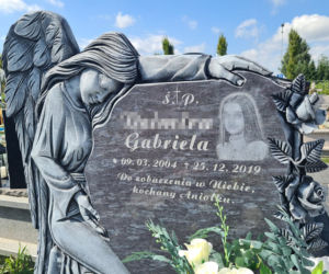 Grób 15-letniej  Gabrysi z Jarosławia. Na jej operację zbierała cała Polska [ZDJĘCIA]