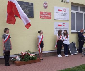Dąbrówka Stany, gmina Skórzec: nowym wozem strażackim, po nowej drodze, do nowej szkoły