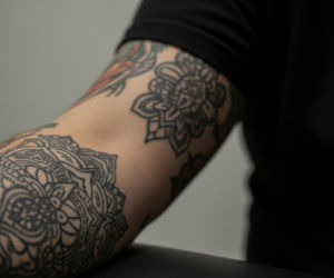 Tatuaże a czerniak. Czy sztuka na ciele może kosztować zdrowie?