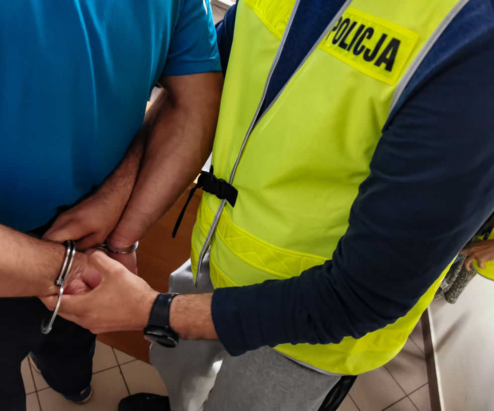 Bandyta zaatakował nastolatkę na Podlasiu. DUSIŁ ją za szyję!