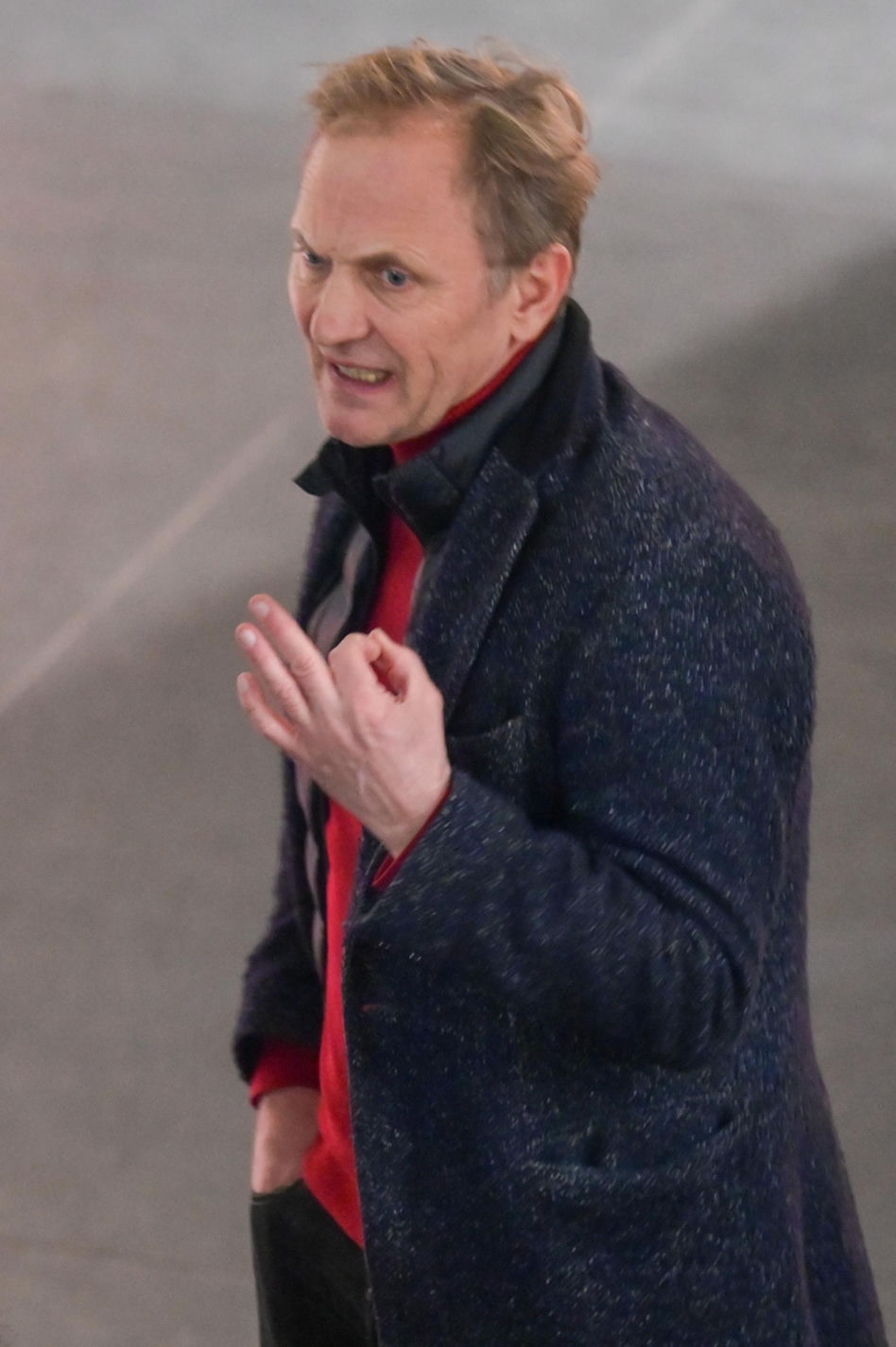 Andrzej Chyra pędzi na czerwonym