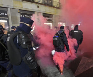 Pałki i gaz na ulicach