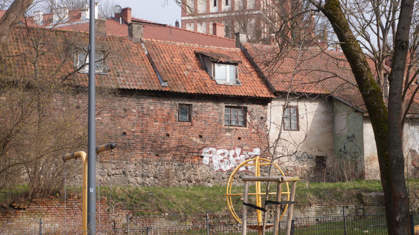 W Olsztynie były trzy bramy obronne. Z niektórych pozostały tylko ruiny