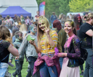 Lublin „wybuchł” kolorami. Holi Festival nad Zalewem Zemborzyckim