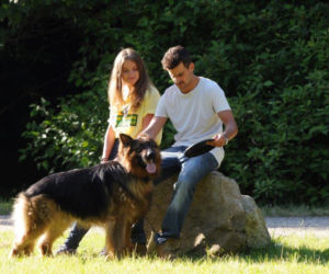 Komisarz Alex 4 sezon odcinek 41 (odc. 2). Michał Orlicz (Antoni Pawlicki), wolontariuszka (Katarzyna Baurska) 