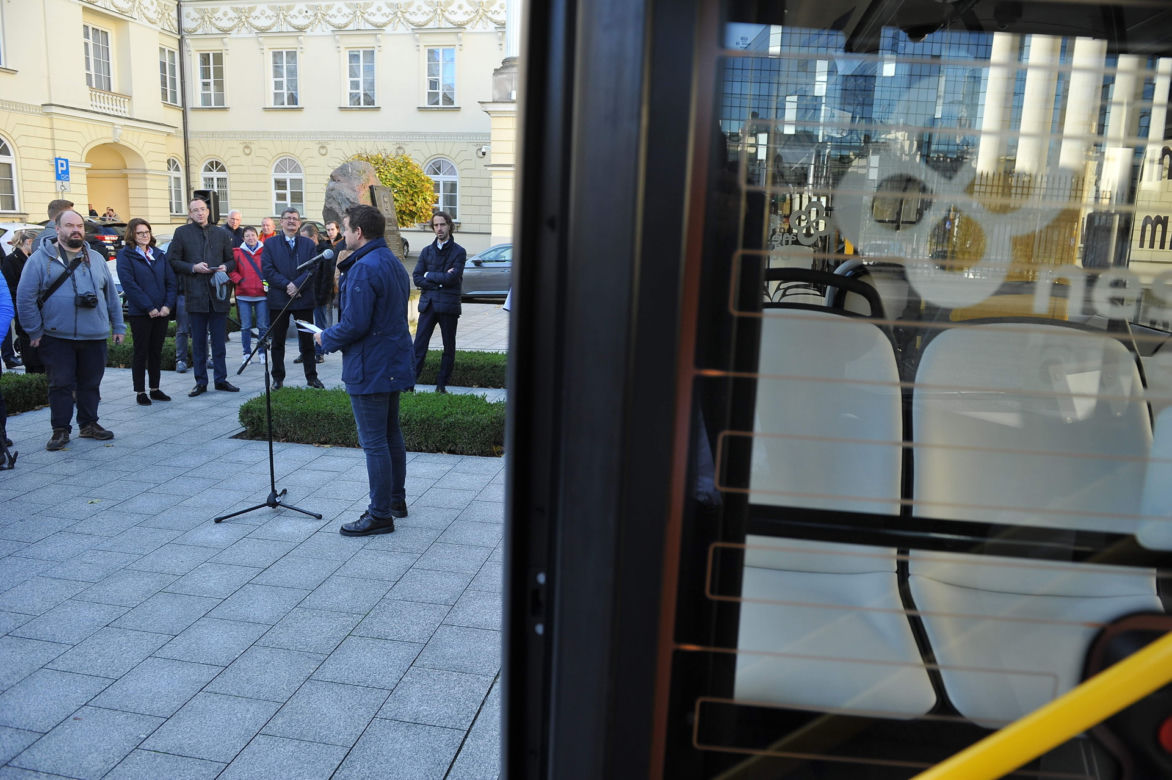 Trzaskowski pochwalił się autobusem na wodór. Miasta nie stać na jego zakup 