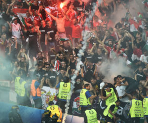 Zadyma kibiców na Euro 2016 podczas meczu Węgier z Islandią