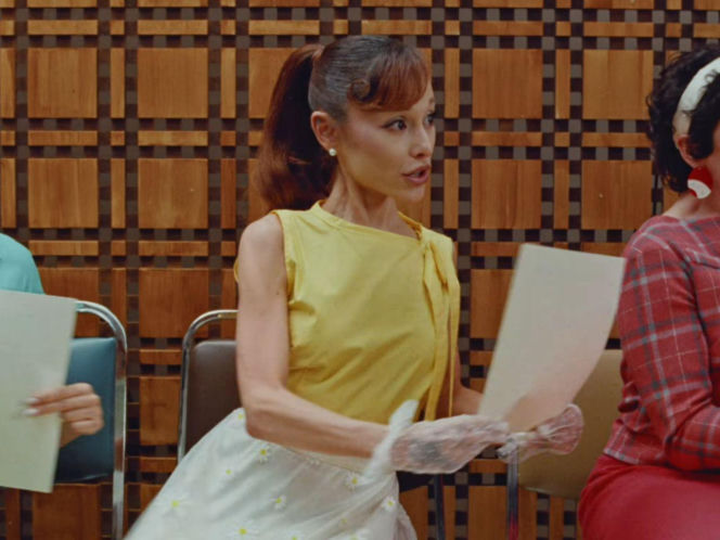 Ariana Grande w teledysku do "petal"