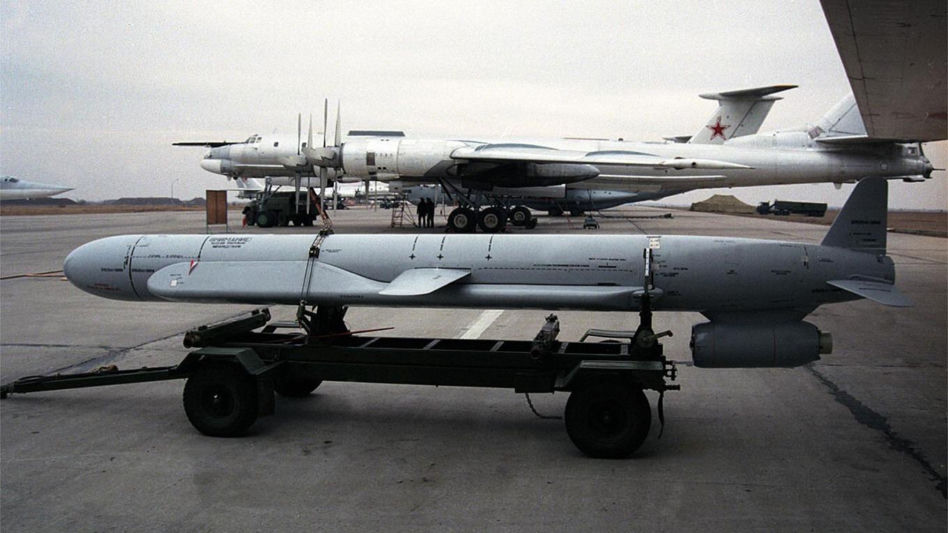 Ch-101 na tle Tu-95