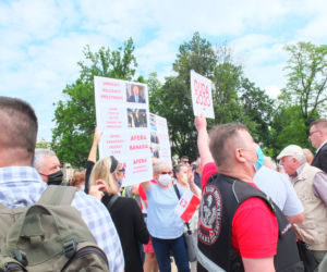 Prezydent Andrzej Duda spotkał się z lublinianami, czekali na niego także tęczowi aktywiści