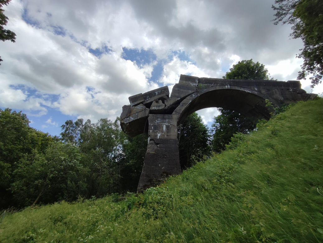 Zwalony most w Grądach Kruklaneckich