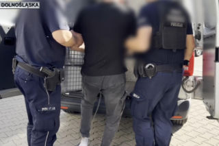 Porwanie w Lubinie! Skopali ofiarę i wciągnęli do auta. Pseudokibice trafili za kratki