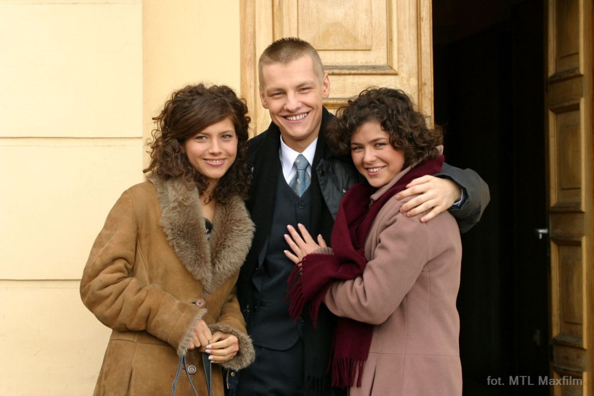 M jak miłość. Anka (Weronika Rosati), Piotrek (Marcin Mroczek), Kinga (Katarzyna Cichopek)