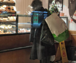 Anna Maria Żukowska buszuje w kwiatach