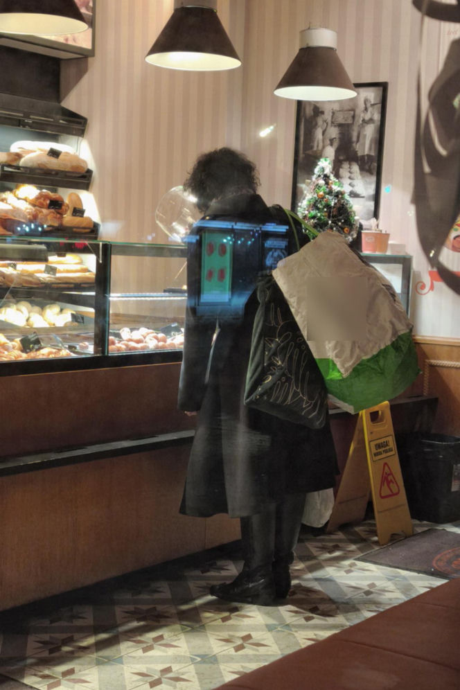 Anna Maria Żukowska buszuje w kwiatach