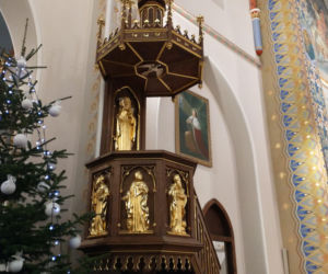 To najpiękniejsze miasteczko województwa łódzkiego. Leży nad jedną z najdłuższych rzek w Polsce