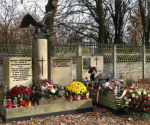 Groby ofiar katastrofy smoleńskiej. Tak teraz wyglądają
