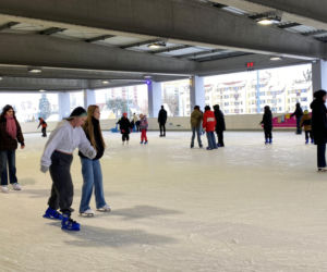 Kryte lodowisko przy Hali Urania