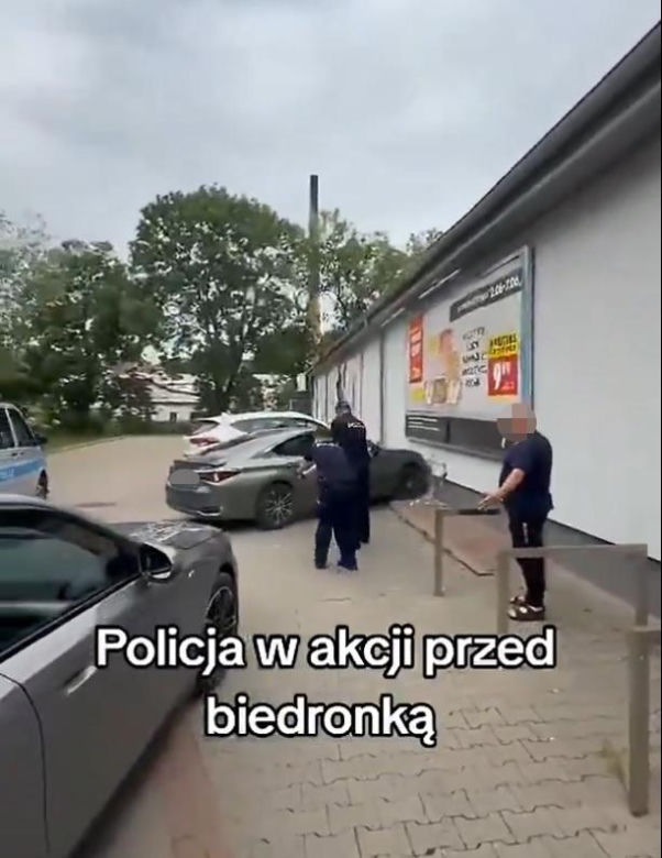 Strzelanina pod "Biedronką" w Bolkowie. Wyciekło szokujące nagranie z interwencji. Policjant ranny