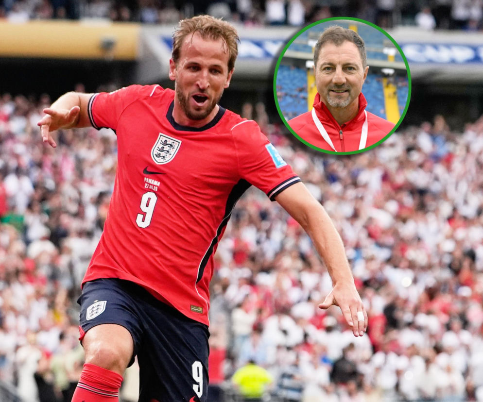 Piłkarz Harry Kane w czerwonej koszulce reprezentacji Anglii z numerem 9, biegnie po boisku po zdobyciu bramki, świętując z otwartymi ustami i wyciągniętą ręką. W prawym górnym rogu okrągłe zdjęcie Jerzego Dudka w czerwonej bluzie, który komentuje formę Anglii na mundialu. Dowiedz się więcej o analizie na naszym portalu.