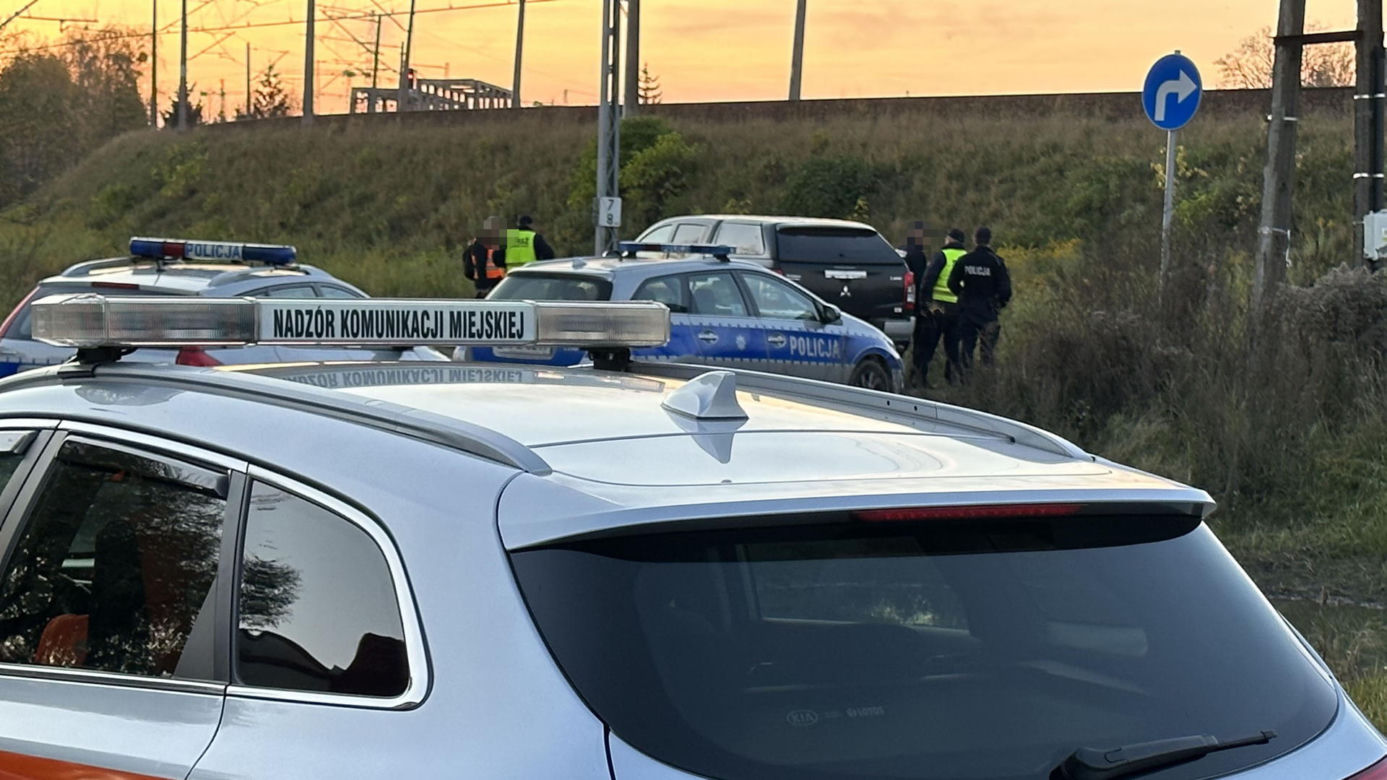 Kolejna tragedia na torach w Warszawie. Pociąg rozjechał człowieka we Włochach. Potężne utrudnienia 