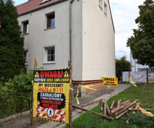 Uszkodzona kamienica przy ul. Hożej w Szczecinie