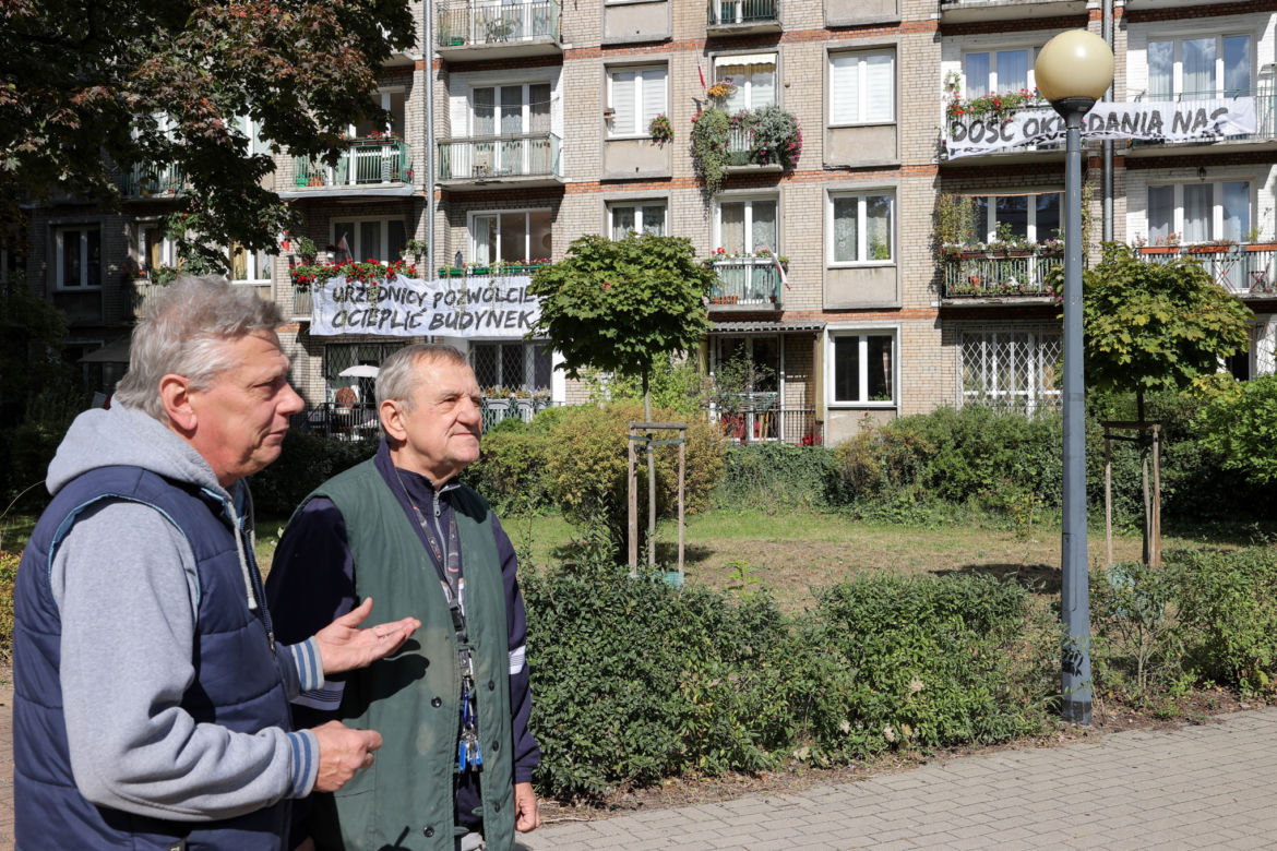 Marzną w bloku, bo jest zabytkowy. Mieszkańcy: Urząd konserwatora nas okrada!