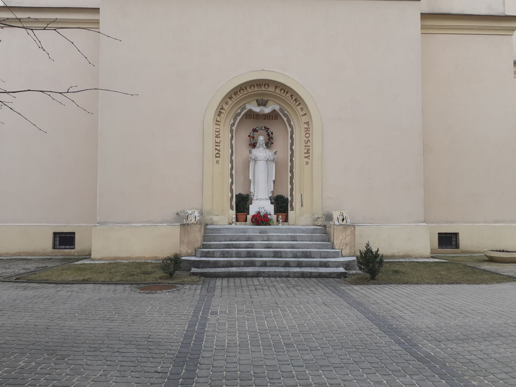 Jak wyglądał kościół garnizonowy w Siedlcach z zewnątrz i w środku w marcu 2021 roku?
