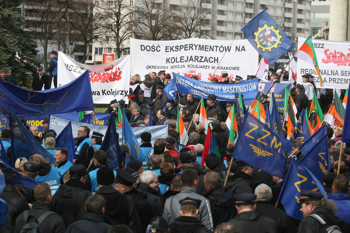 WARSZAWA: Protest KOLEJARZY przed Kancelarią Premiera - ZDJĘCIA