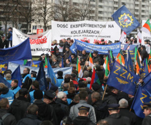 WARSZAWA: Protest KOLEJARZY przed Kancelarią Premiera - ZDJĘCIA