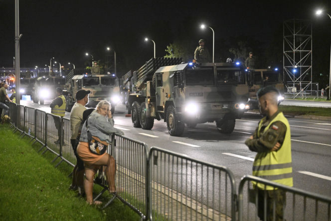 Nocna próba defilady wojskowej w Warszawie