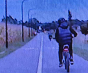 Policjanci z Rybnika skuli w kajdanki 14-latka! Leżał na glebie, twarzą do chodnika. Winna głupota rodziców