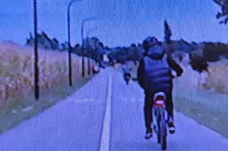 Policjanci z Rybnika skuli w kajdanki 14-latka! Leżał na glebie, twarzą do chodnika. Winna głupota rodziców