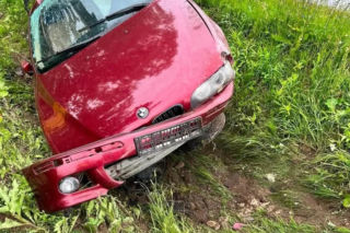 W Pruszynie- Pieńkach auto wypadło z trasy