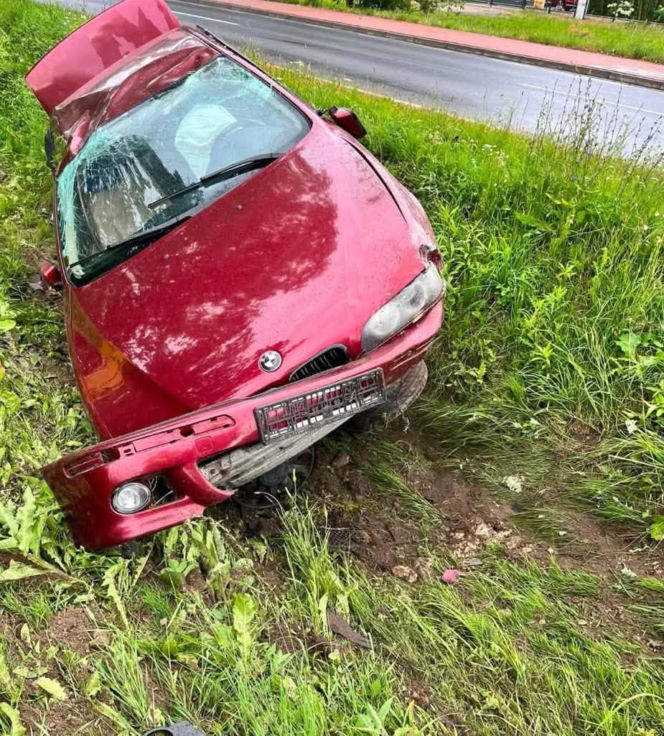 W Pruszynie- Pieńkach auto wypadło z trasy