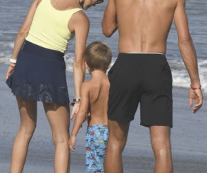 Novak Djoković na plaży z żoną Jeleną