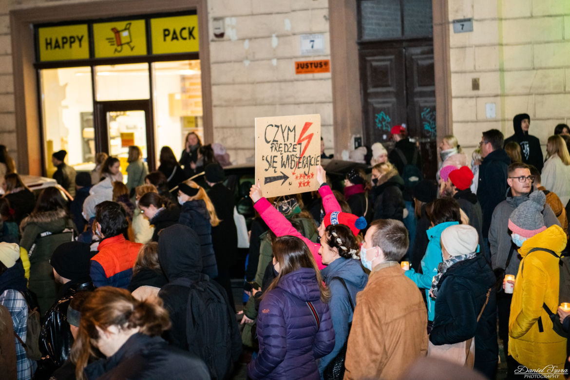 Kraków: "Ani jednej więcej". Protest po śmierci ciężarnej Izabeli z Pszczyny