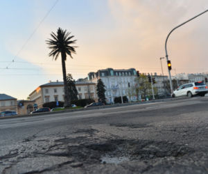 Wstyd! Takie dziurawe ulice w centrum Warszawy