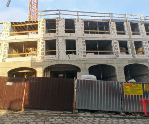 Nowa kamienica na Podzamczu nabiera kształtów
