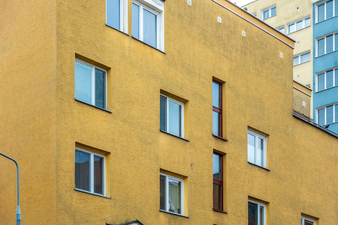 Blok na Madalińskiego 55 w Warszawie