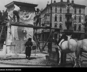 Warszawa dawniej i dziś. Studnia przed placem Krasińskich