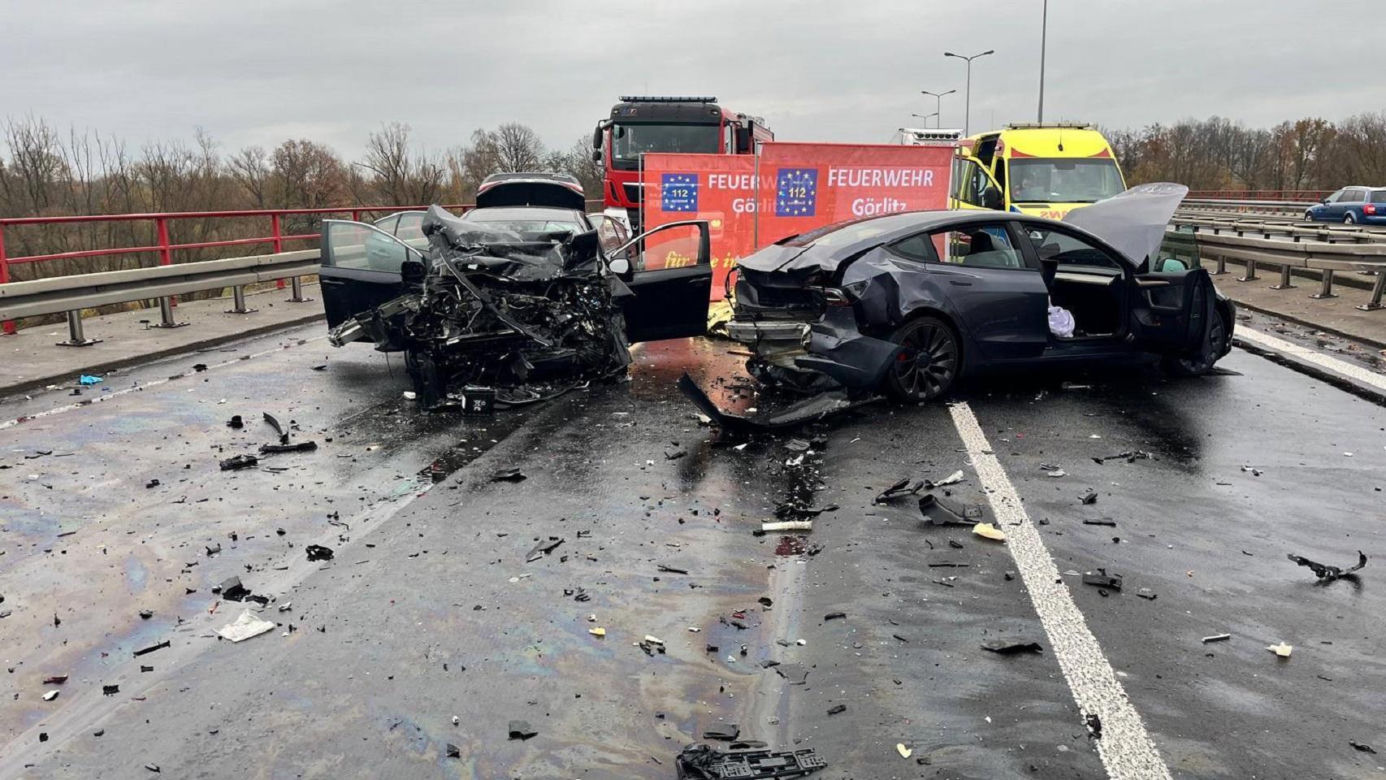 Śmiertelny wypadek na A4. Jedna osoba nie żyje, druga walczy o życie w szpitalu