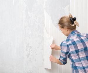 Jak przygotować ścianę do tapetowania? Praktyczne porady