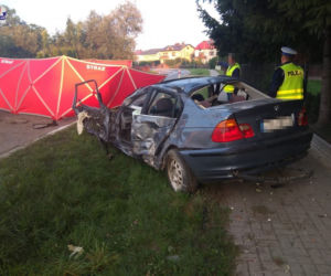 Przerażający wypadek: 27-LATEK NIE ŻYJE! Zmasakrowany samochód