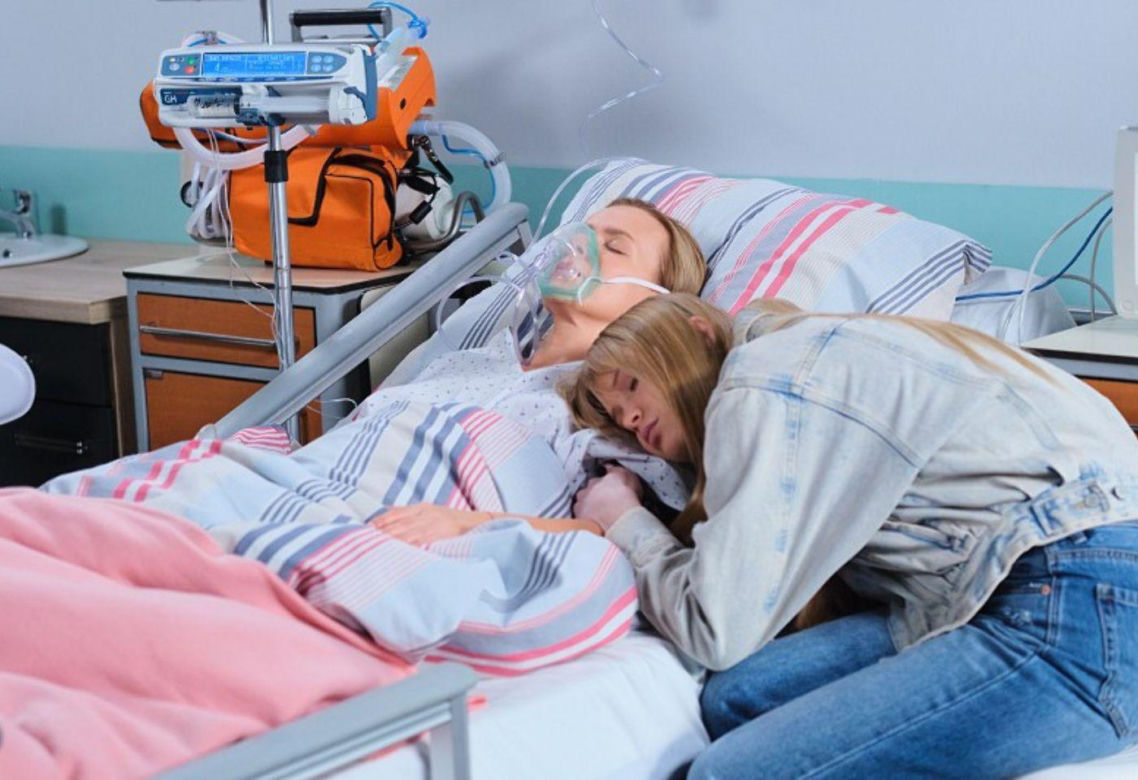 "Pierwsza miłość": Izabela liczy na to, że Marysia nigdy się nie obudzi. Zamierza tego dopilnować