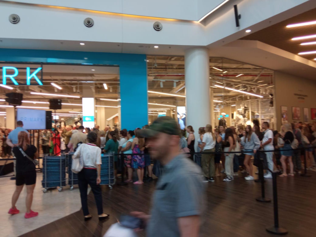 Primark we Wrocławiu oficjalnie otwarty! Kolejki do sklepu od samego rana [ZDJĘCIA]