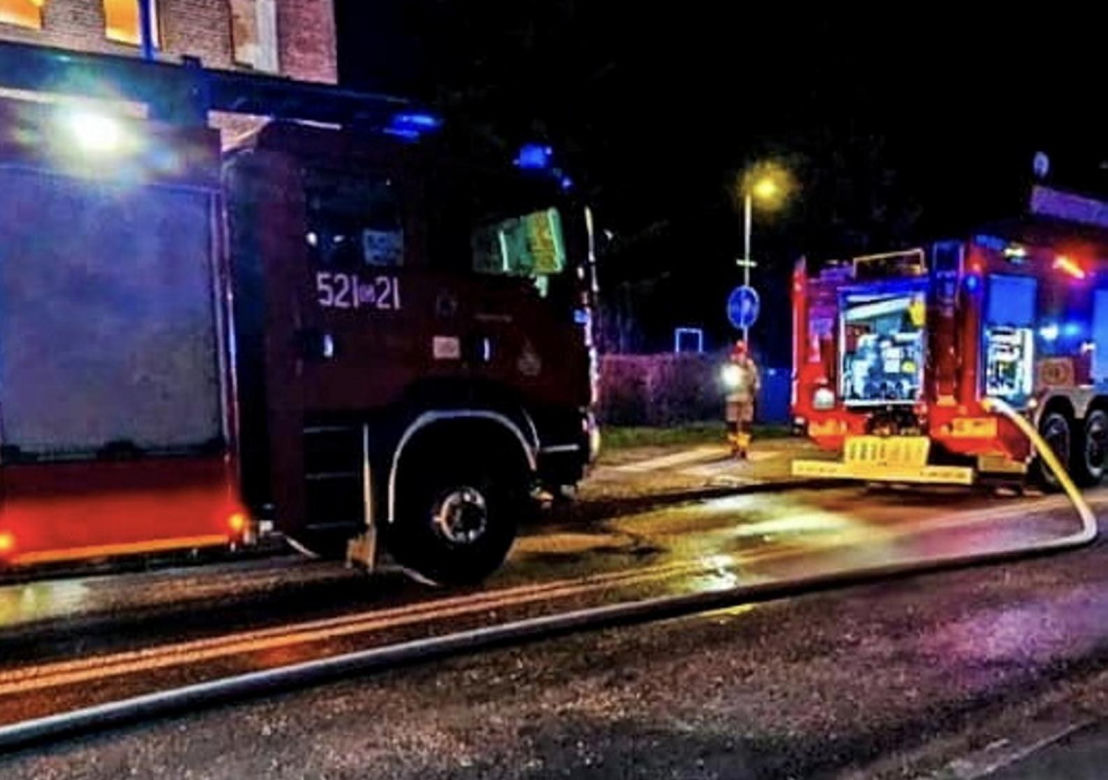 Pożar kamienicy. 14-latek wyskoczył przez okno, uciekając przed ogniem